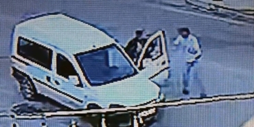 Adana’da Yol Kesip Araç Gasbeden Şüpheli Kaza Yapınca Yakalandı ve Tutuklandı